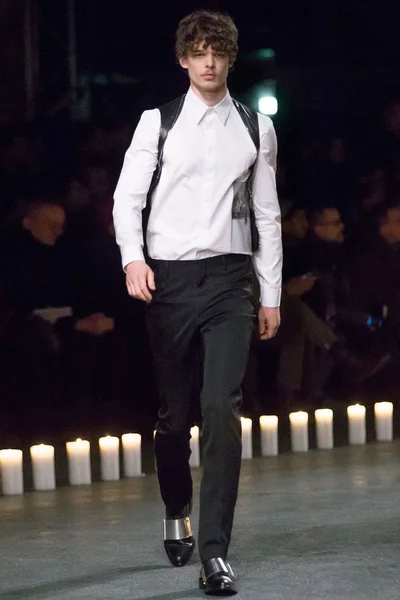 Look 44